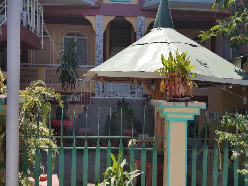 Manalo'S Lodge And Restaurant Puerto Galera Dış mekan fotoğraf